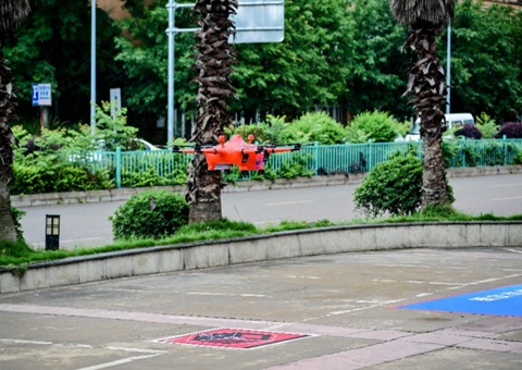 发力低空物流，，，，，，，，重庆打造“场景先行—能力配套—生态成型”模式 山城“空中快递员”常态化起航